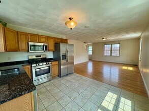 3477 Pawtucket Ave, Unit 4 in Riverside, RI - Building Photo - Building Photo
