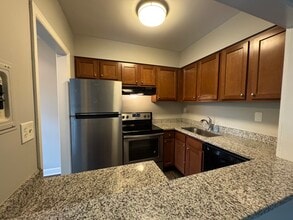 Charlotte Apartments in Louisville, KY - Foto de edificio - Building Photo