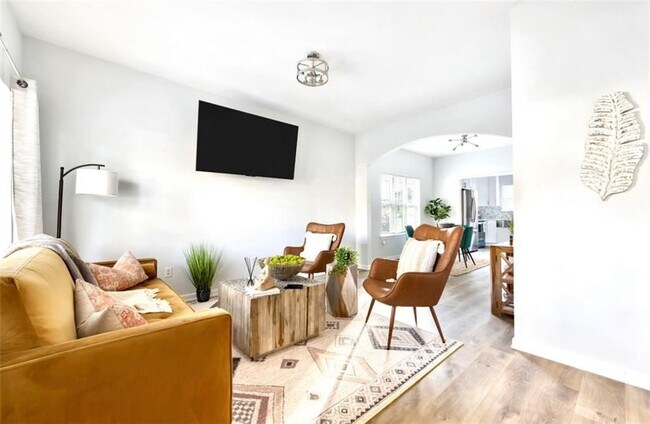 56 Holly Rd NW in Atlanta, GA - Building Photo - Building Photo