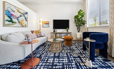 Farmstead in Eugene, OR - Foto de edificio - Building Photo