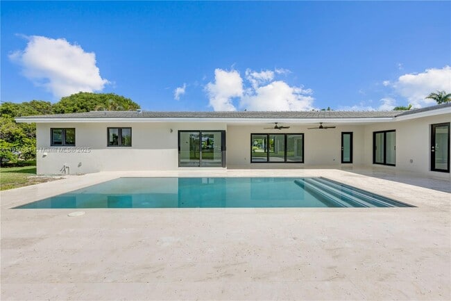 8000 SW 139th Ter in Palmetto Bay, FL - Foto de edificio - Building Photo