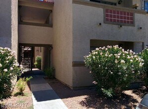 7200 W Pirates Cove Rd in Las Vegas, NV - Building Photo - Building Photo