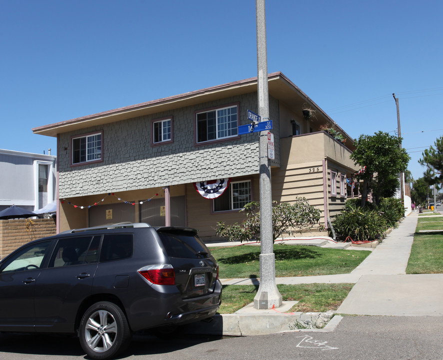 325 16th St in Huntington Beach, CA - Building Photo