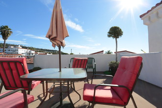 147 Avenida Serra in San Clemente, CA - Foto de edificio - Building Photo
