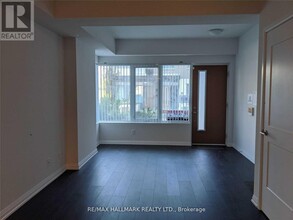 1010-1010 Portage Pkwy in Vaughan, ON - Building Photo - Building Photo