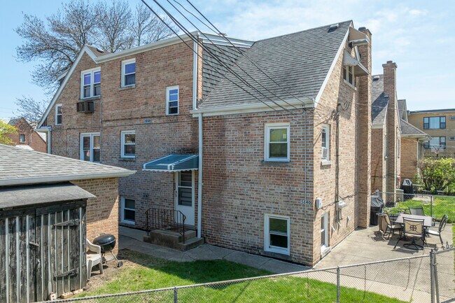 5840 N Nagle Ave in Chicago, IL - Building Photo - Building Photo