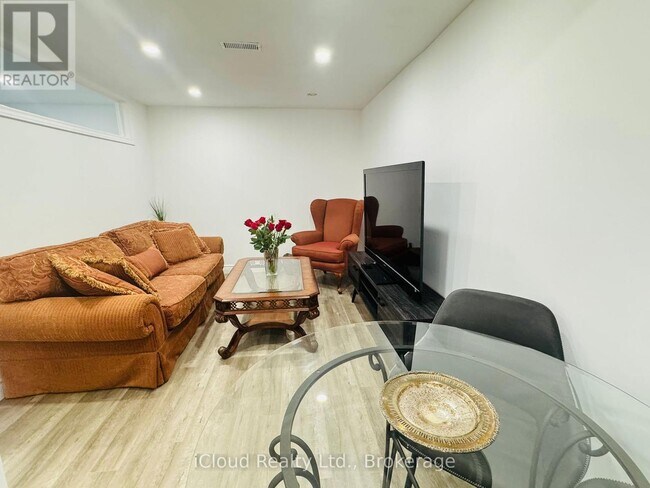 property at 33 Gemini Rd