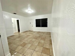 1941 NE 157th Ter in North Miami Beach, FL - Building Photo - Building Photo