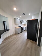 958 NE 91st Ter in Miami Shores, FL - Foto de edificio - Building Photo