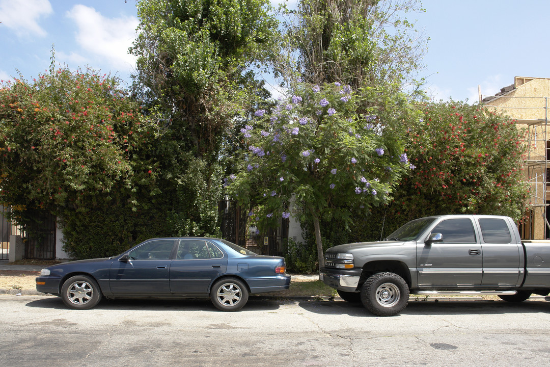 5941-5945 Willoughby Ave in Los Angeles, CA - Building Photo