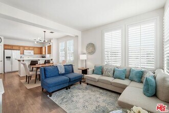 27022 Victoria Ln in Santa Clarita, CA - Building Photo - Building Photo