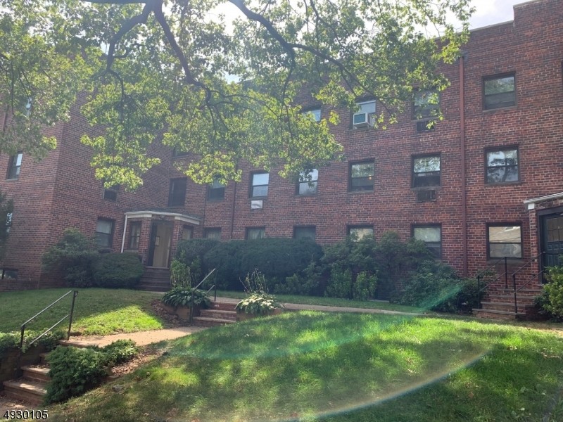 16 Roosevelt Pl-Unit -3B in Montclair, NJ - Building Photo