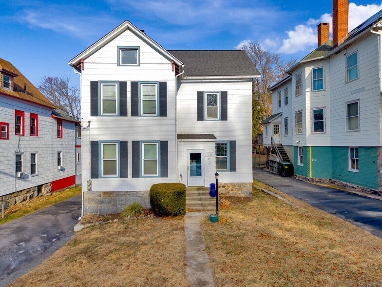 21 Garfield Ave, Unit Apt 324 in New London, CT - Building Photo