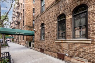 305-315 E 88th St in New York, NY - Foto de edificio - Building Photo