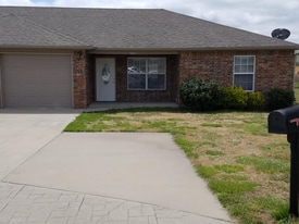63081 E 285 Ct in Grove, OK - Building Photo