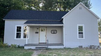 29 S Ball St in Webb City, MO - Building Photo