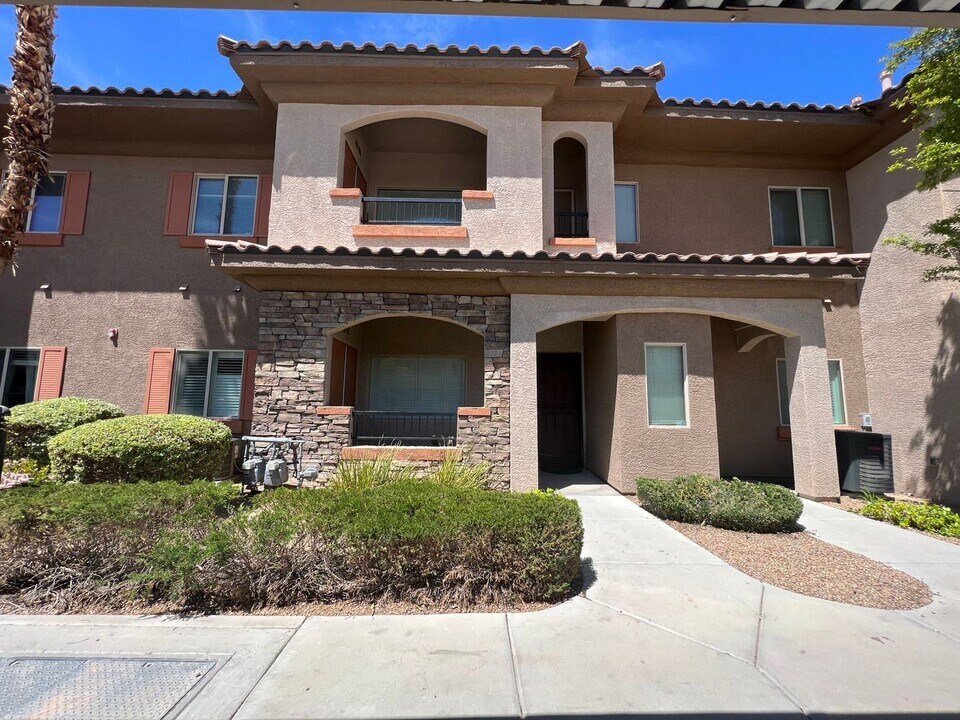 7701 W Robindale Rd, Unit 7701 West Robindale Road Unit#127 in Las Vegas, NV - Foto de edificio