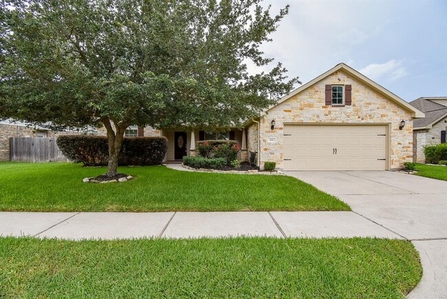 231 S Lantana Cir in Sealy, TX - Building Photo - Building Photo