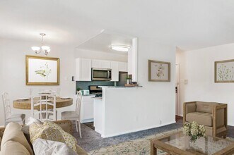 Hill Brook Place Apartment Homes in Bensalem, PA - Foto de edificio - Building Photo