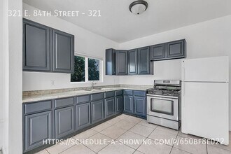 321 E 84th St in Los Angeles, CA - Building Photo - Building Photo