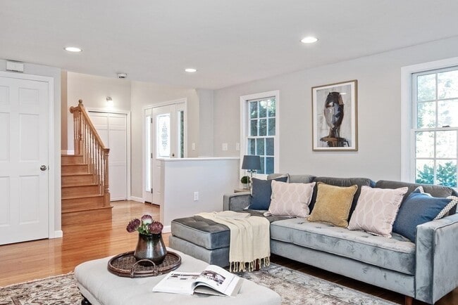 29 Burke Ln in Wellesley, MA - Building Photo - Building Photo