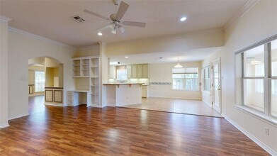 327 Bernburg Ln in College Station, TX - Building Photo - Building Photo