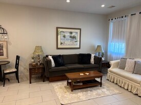 714 E Victory Dr in Savannah, GA - Building Photo