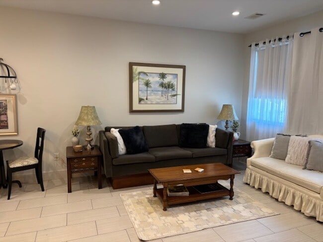 property at 714 E Victory Dr