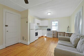 105 S Broadway in Nyack, NY - Building Photo - Building Photo