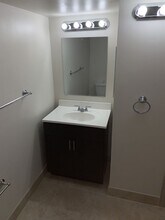 3129 Oakland Shores Dr, Unit Apt A111 in Oakland Park, FL - Building Photo - Building Photo