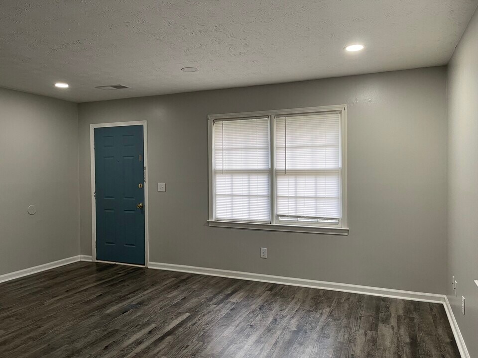 438 Charleston Ln in Lawrenceville, GA - Building Photo