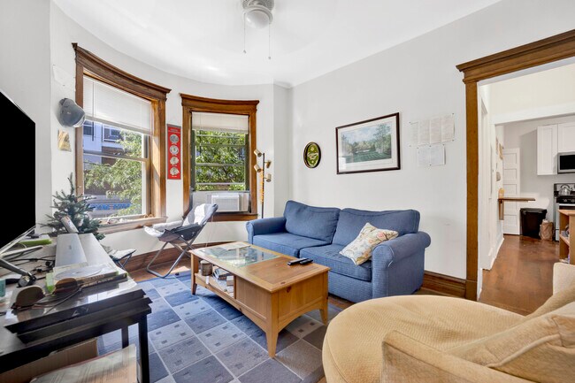 1000 W Dakin St in Chicago, IL - Building Photo - Building Photo