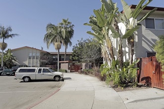 Linden Garden Apartments in Long Beach, CA - Foto de edificio - Building Photo