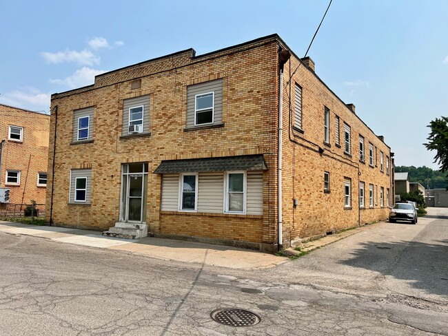 96 Helen St in Mckees Rocks, PA - Building Photo - Building Photo