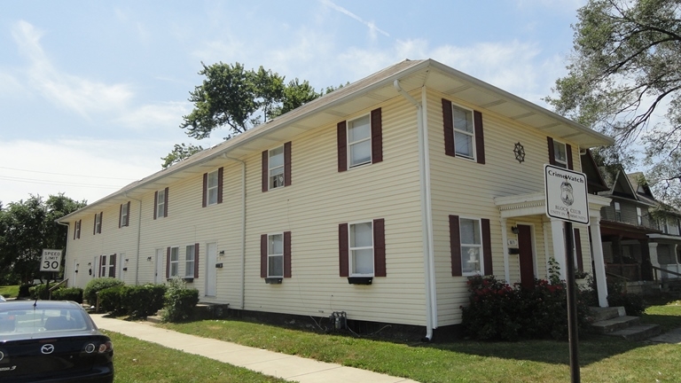 3835 E Washington St in Indianapolis, IN - Foto de edificio