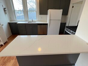 10 S Eckar St, Unit Top Floor in Irvington, NY - Building Photo - Building Photo