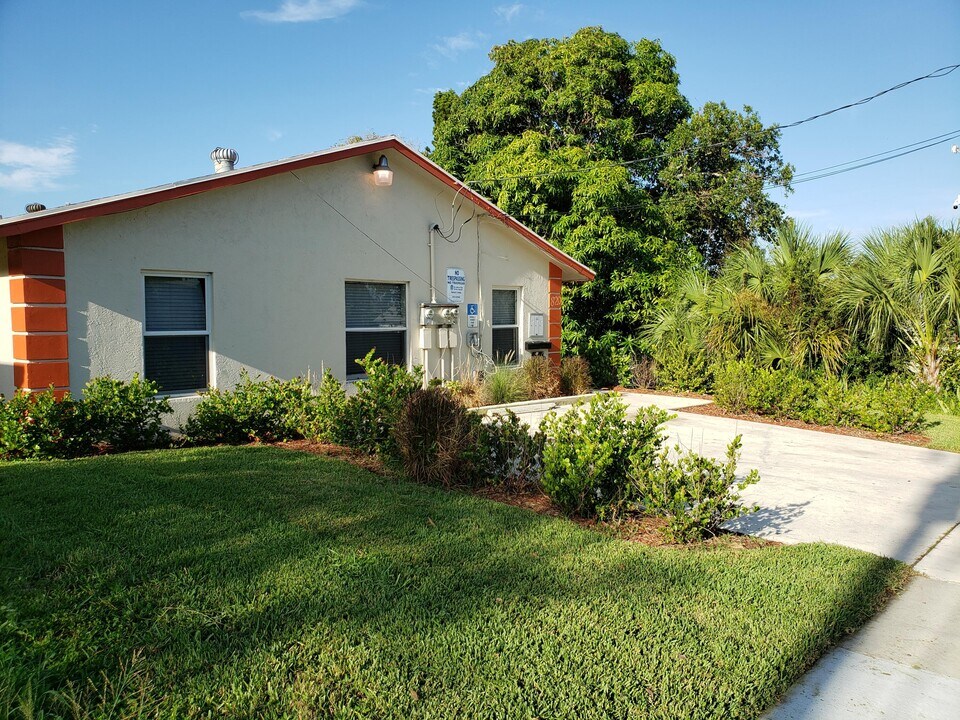 820 14th St, Unit 3 in West Palm Beach, FL - Building Photo