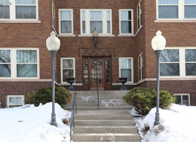 1925 DuPont Ave S in Minneapolis, MN - Foto de edificio - Building Photo