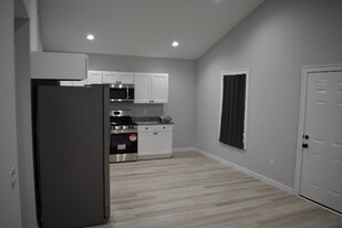 1310 E Lauderdale St in Tullahoma, TN - Building Photo