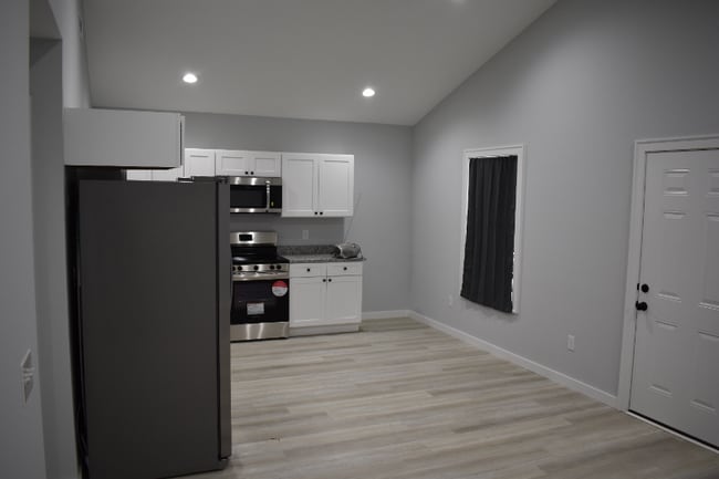 1310 E Lauderdale St