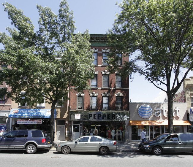 30-65 Steinway St in Astoria, NY - Foto de edificio - Building Photo