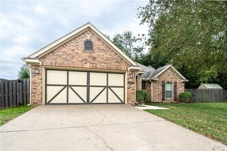 1536 N Oakhaven Pl in Fayetteville, AR - Building Photo - Building Photo