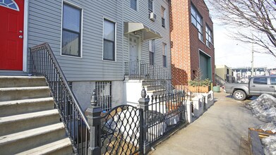 102 14th St in Brooklyn, NY - Building Photo - Building Photo