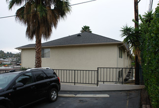 Westbrook Apartments in San Diego, CA - Building Photo - Building Photo