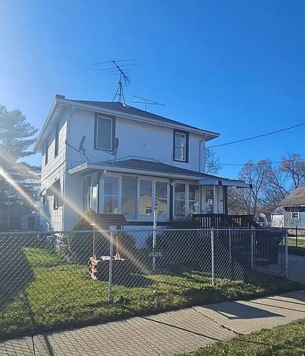 1628 Dewey Ave in Beloit, WI - Building Photo
