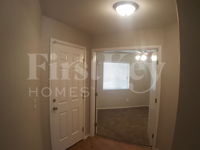 4941 Drifting Pebble St in North Las Vegas, NV - Foto de edificio - Building Photo