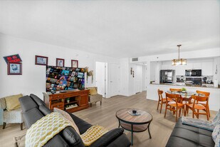 1 SE 12th St in Miami, FL - Building Photo