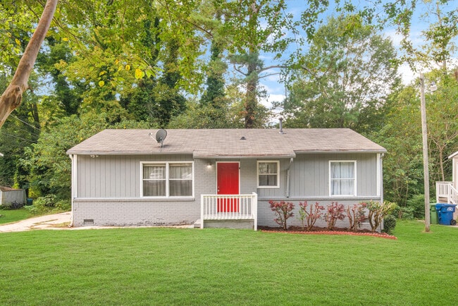 2290 Swallow Cir SE