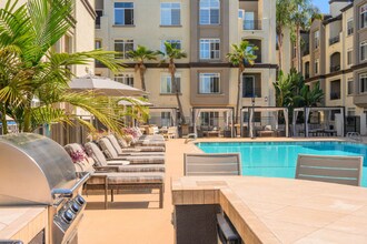 9253 Regents Rd in San Diego, CA - Building Photo - Building Photo