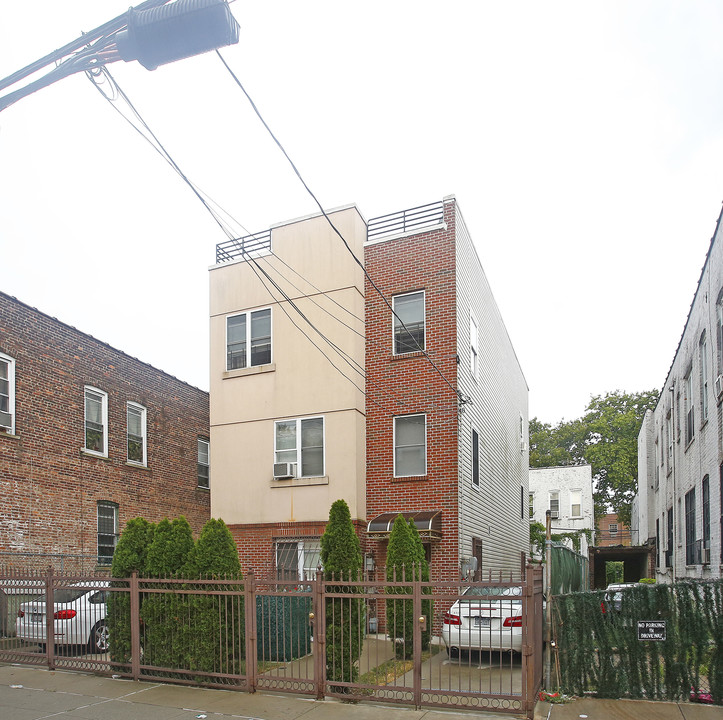 424 Montauk Ave in Brooklyn, NY - Building Photo